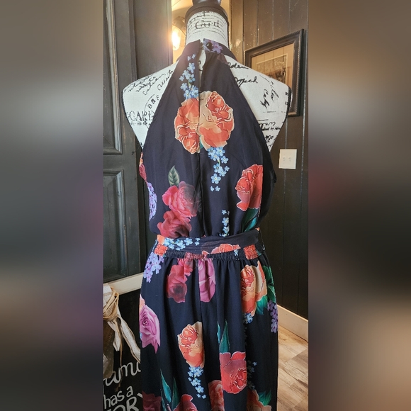 ChicMe Vibrant Floral Maxi Dress - Picture 3 of 7